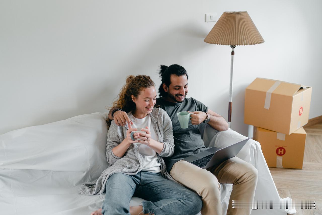 哪些迹象说明老公没有和外面的女人断？
 
男人背叛婚姻后，不会轻易跟老婆离婚，更