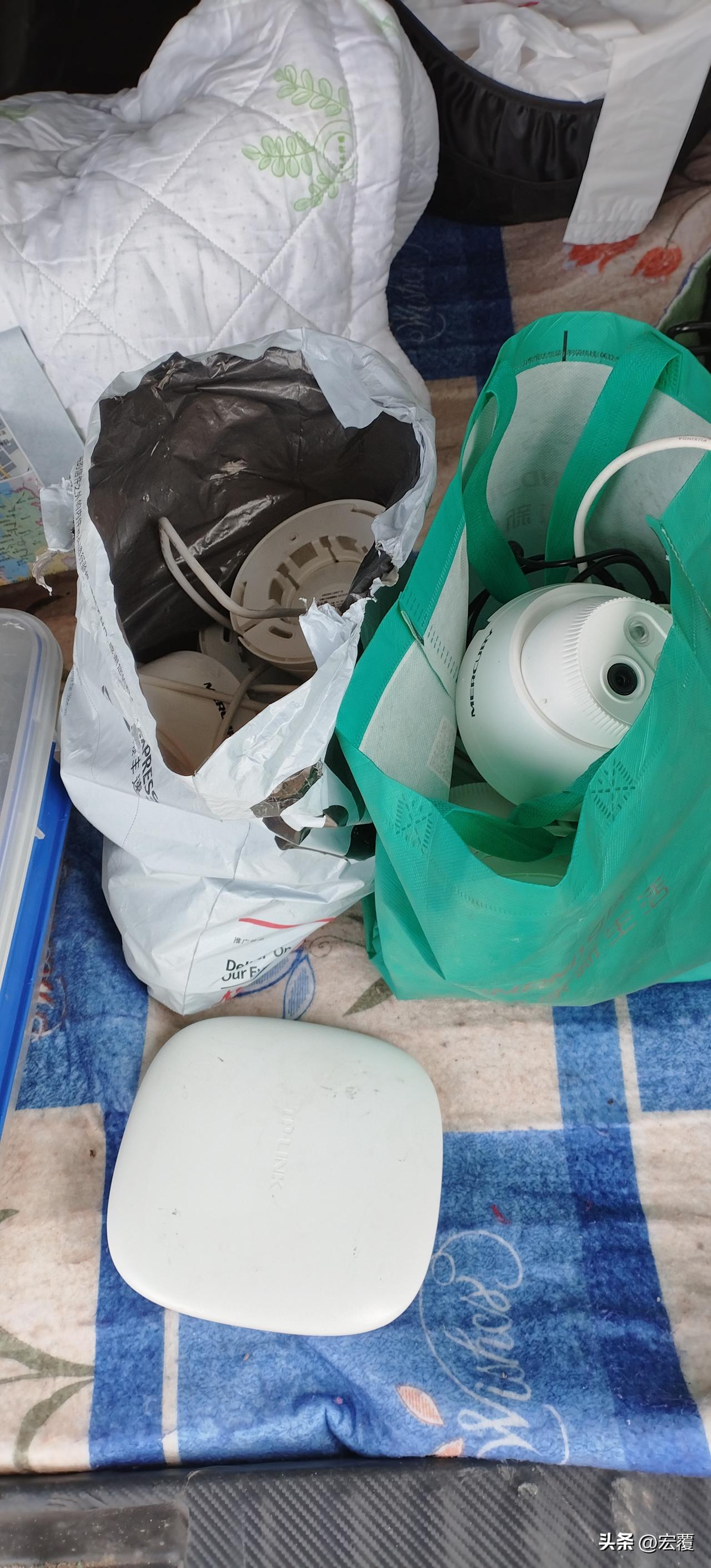 业收废品，收废品第六天
回收品类：电脑、手机、打印机、数码相机、配电箱、开关、接