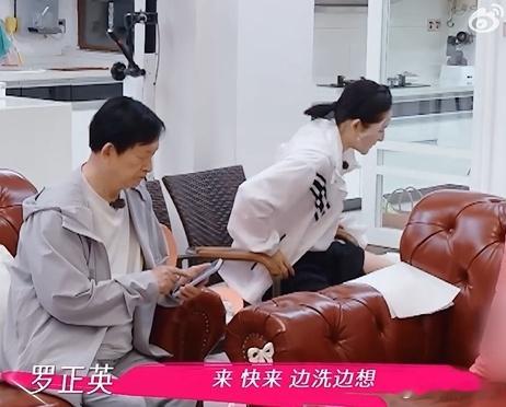 谢娜说爸爸年轻时像刘德华姐姐当家 母女俩一唱一和夸爸爸，“刘德华同款”一出，谢爸