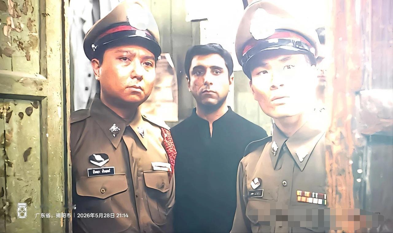《给阿嫲的情书》里去烧南枝客栈的是几个印度阿三小混混，导演这样安排是符合当时的情