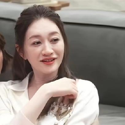 李小冉，
我觉得她跟谁都不能好好过日子，
不是因为她性格强势刻薄，而是因为她一点
