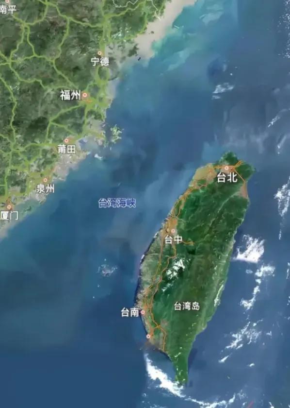 台海拖到今天，最大的教训根本不是外力太猛，而是我们自我捆绑得太深。那些本该主动破
