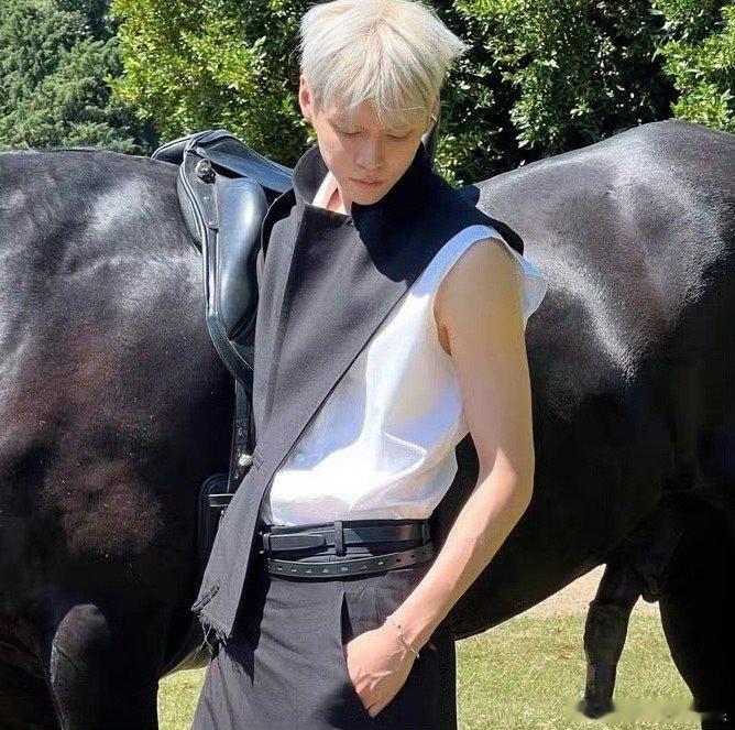 能不能打个马赛克保护一下艺人的隐私 