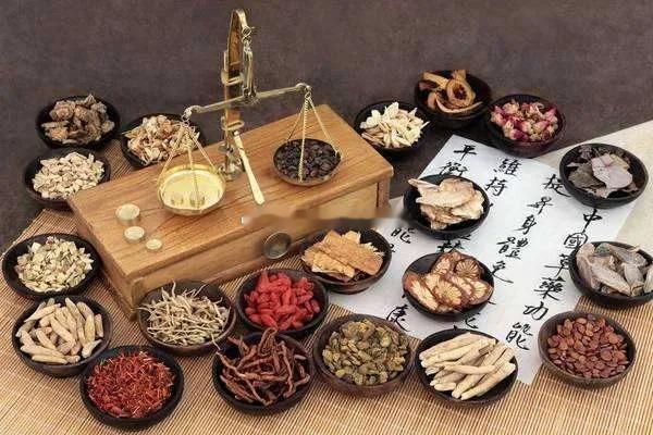 人到中年，要学会保重身体。 中医说，人到四十，阴气自半。人就像车子一样，再好的车