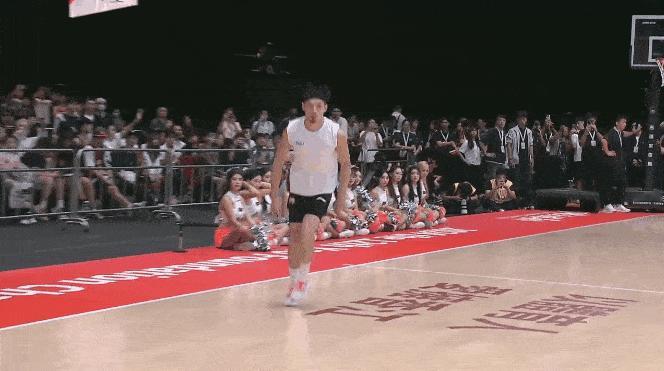 看了姚基金慈善赛中国男篮明星队与美国男篮明星队的比赛后，我发现了一个问题，就是我