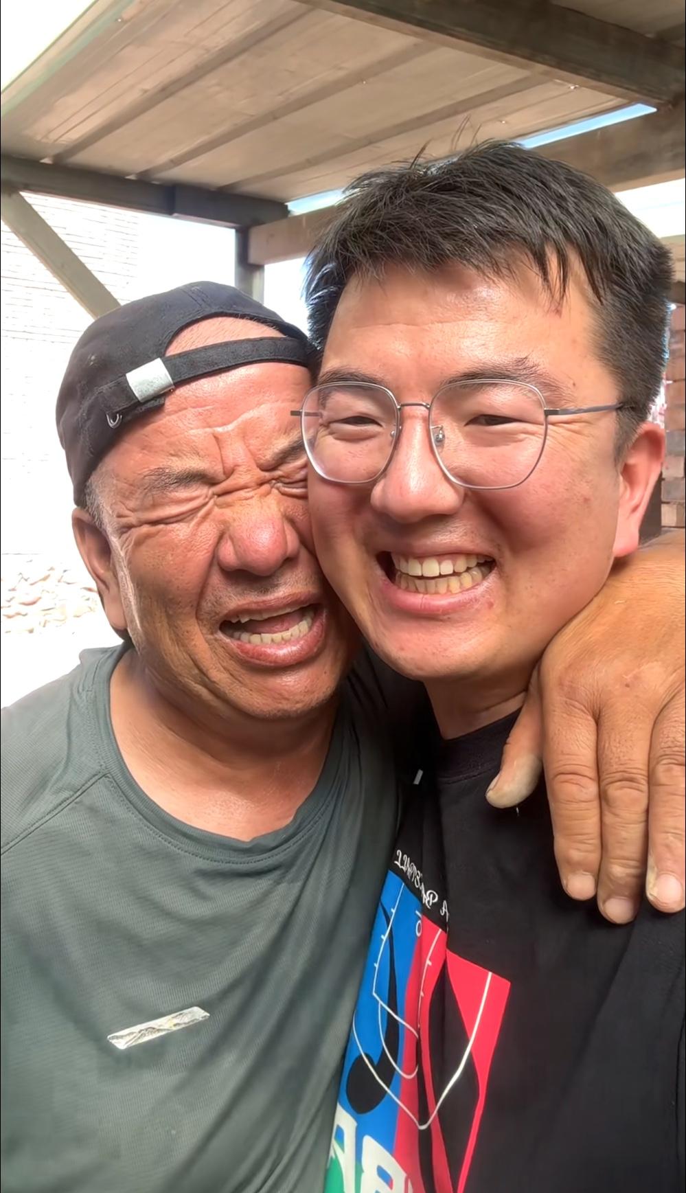 真受不了王苗父子俩了，一见面不是流泪，就是亲，两个大男人哭哭啼啼的。

很多人一