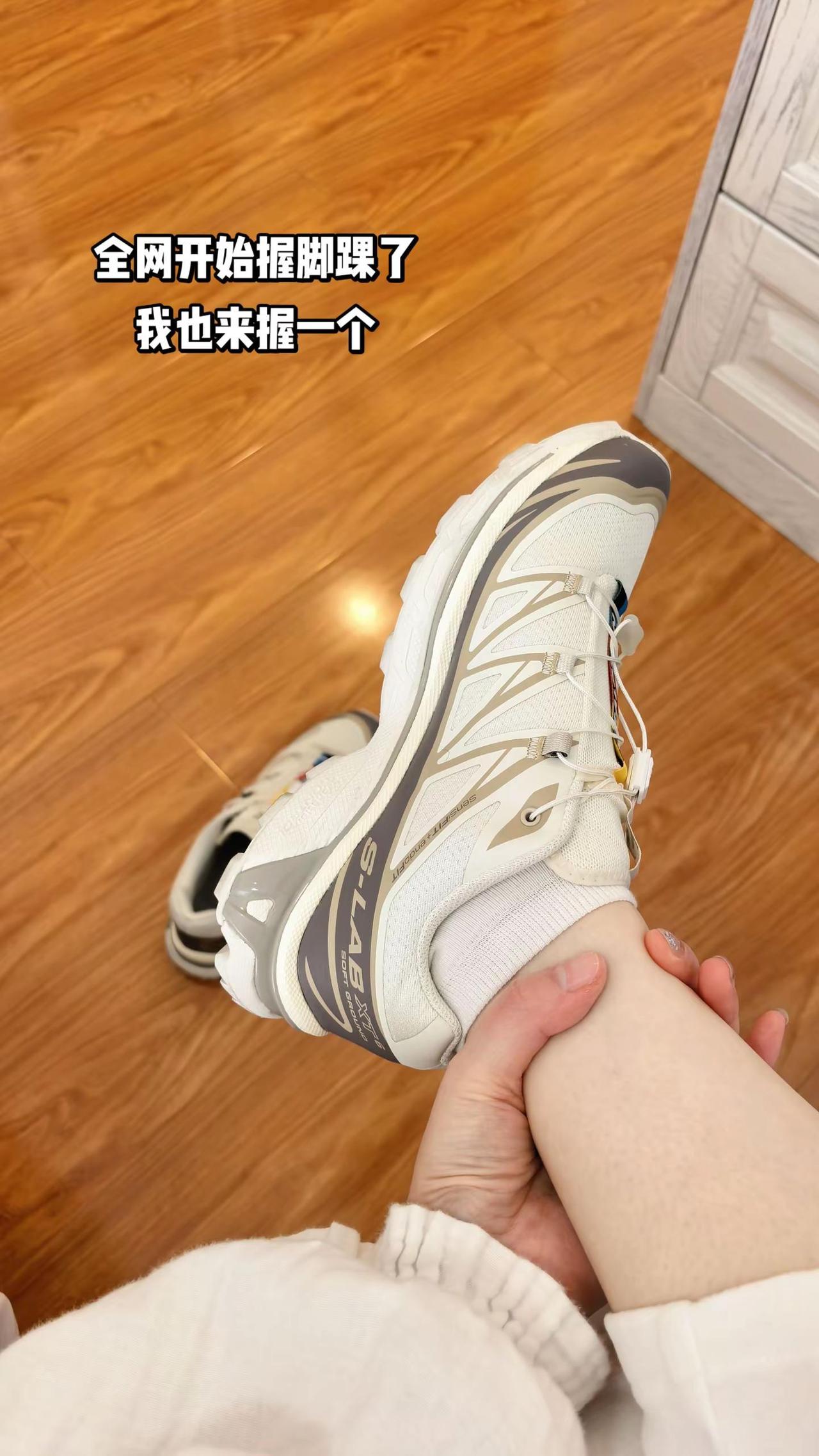 难道只有我一个人觉得萨洛蒙不舒服吗？鞋底真硬，真不如爱步舒服萨洛蒙