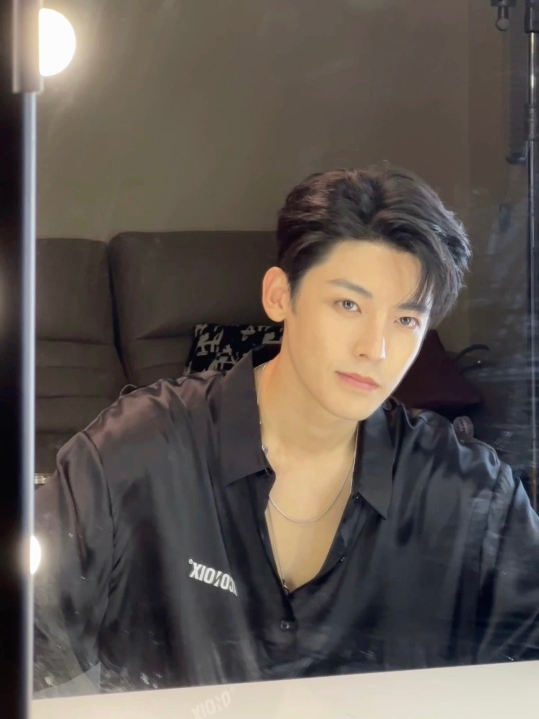 侯明昊商业价值这么顶吗？今年商务统计已经20个了，听说后面还有好几个待宣的，小侯