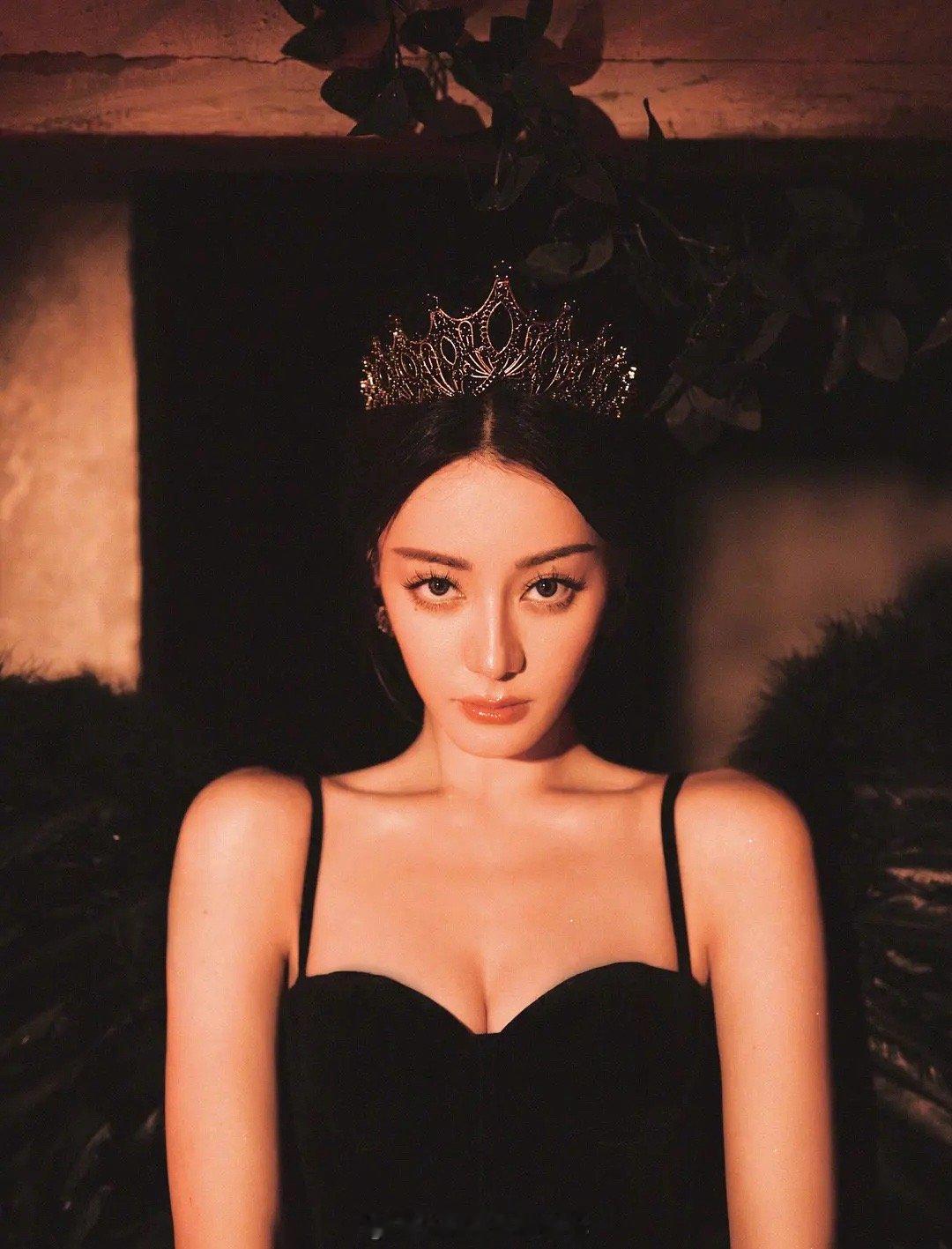 怎么感觉杨紫的颜慢慢的超过迪丽热巴了…是不是秒了 ​​​