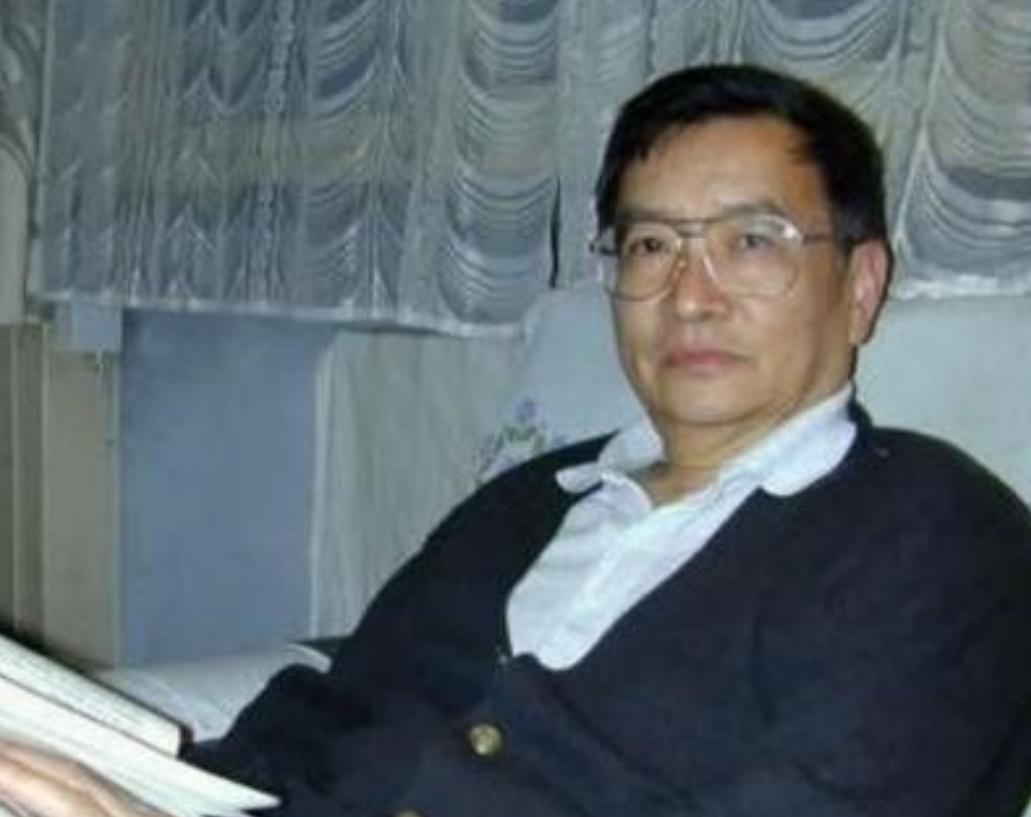 1969年，37岁梁从诫被下放江西劳动，妻子周如枚立刻提离婚，还给儿子改名换姓，