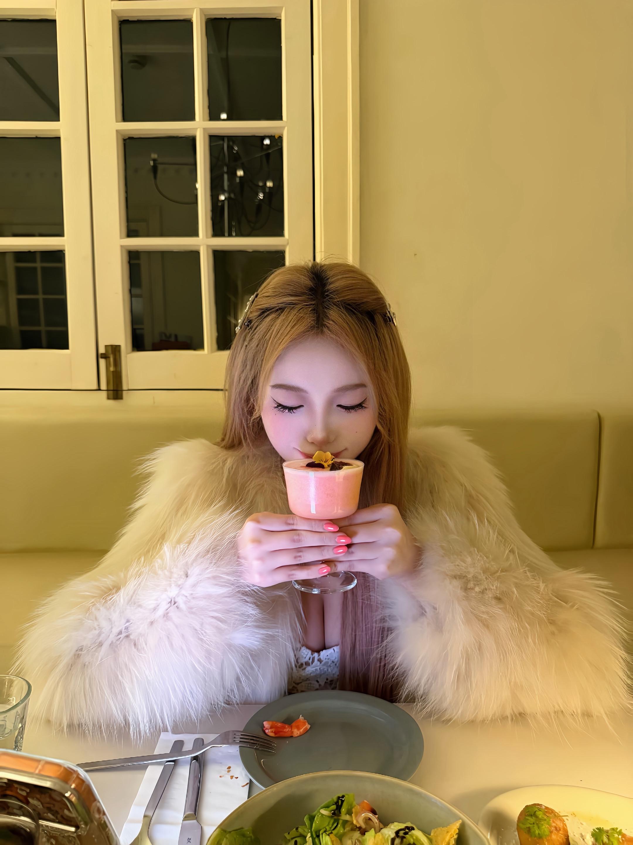 漂亮不能当饭吃 但是可以和漂亮的我一起吃饭