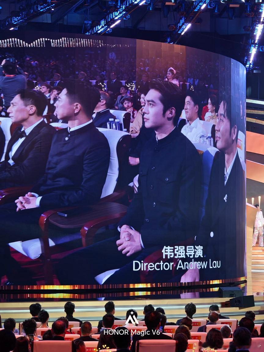 北影节开幕式你热爱电影么？这里汇聚了一群热爱电影的人。 