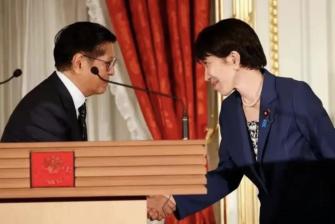 近期，我方持续派遣海警船，在台湾东部海域开展常态化执法行动，坚定维护自身海洋主权