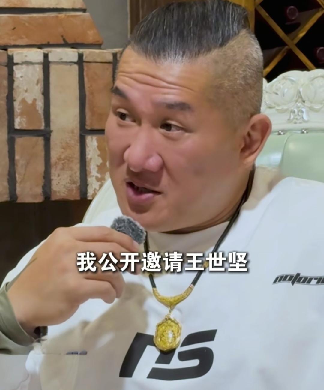 馆长陈之汉公开邀请王世坚到大陆看看、开演唱会！

一首《没出息》让王世坚在海峡两