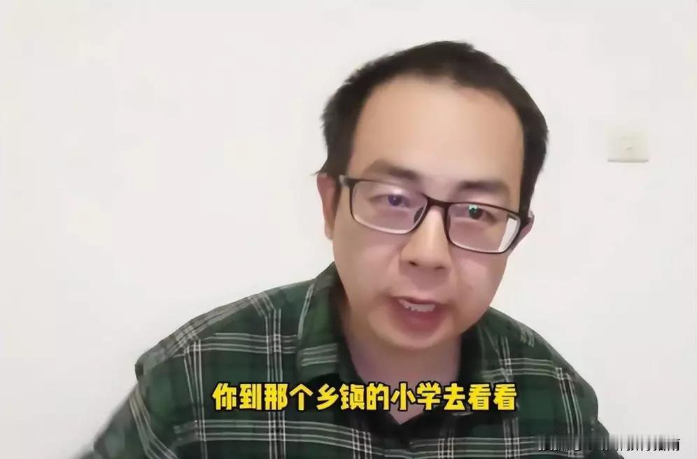 看到有男老师吐槽乡镇学校近一半孩子不正常，感觉挺扎心的。在乡镇学校的课堂，那场面