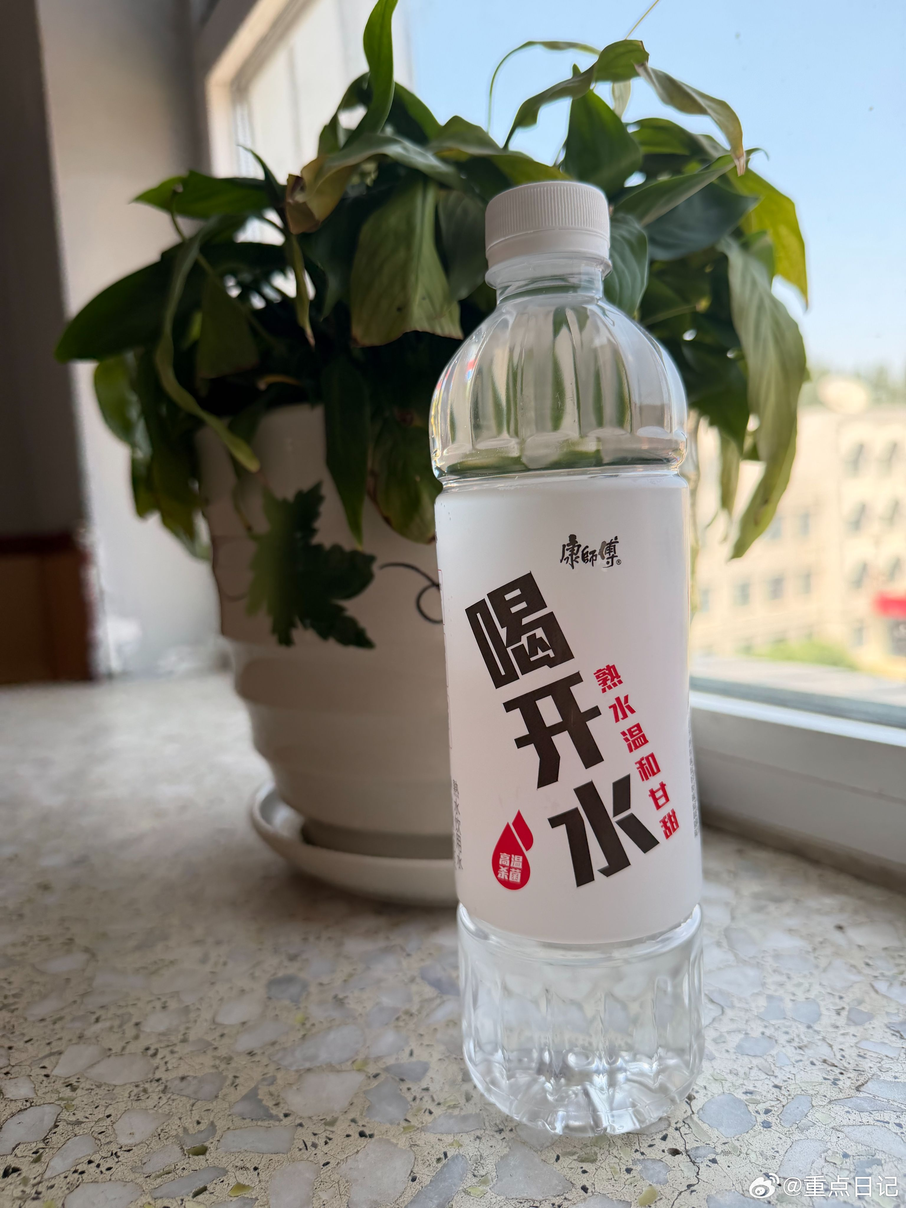 夏天撸串的终极搭配不是冰啤，是喝开水。不信你试试，吃完不打嗝不胀气，半夜还能睡得