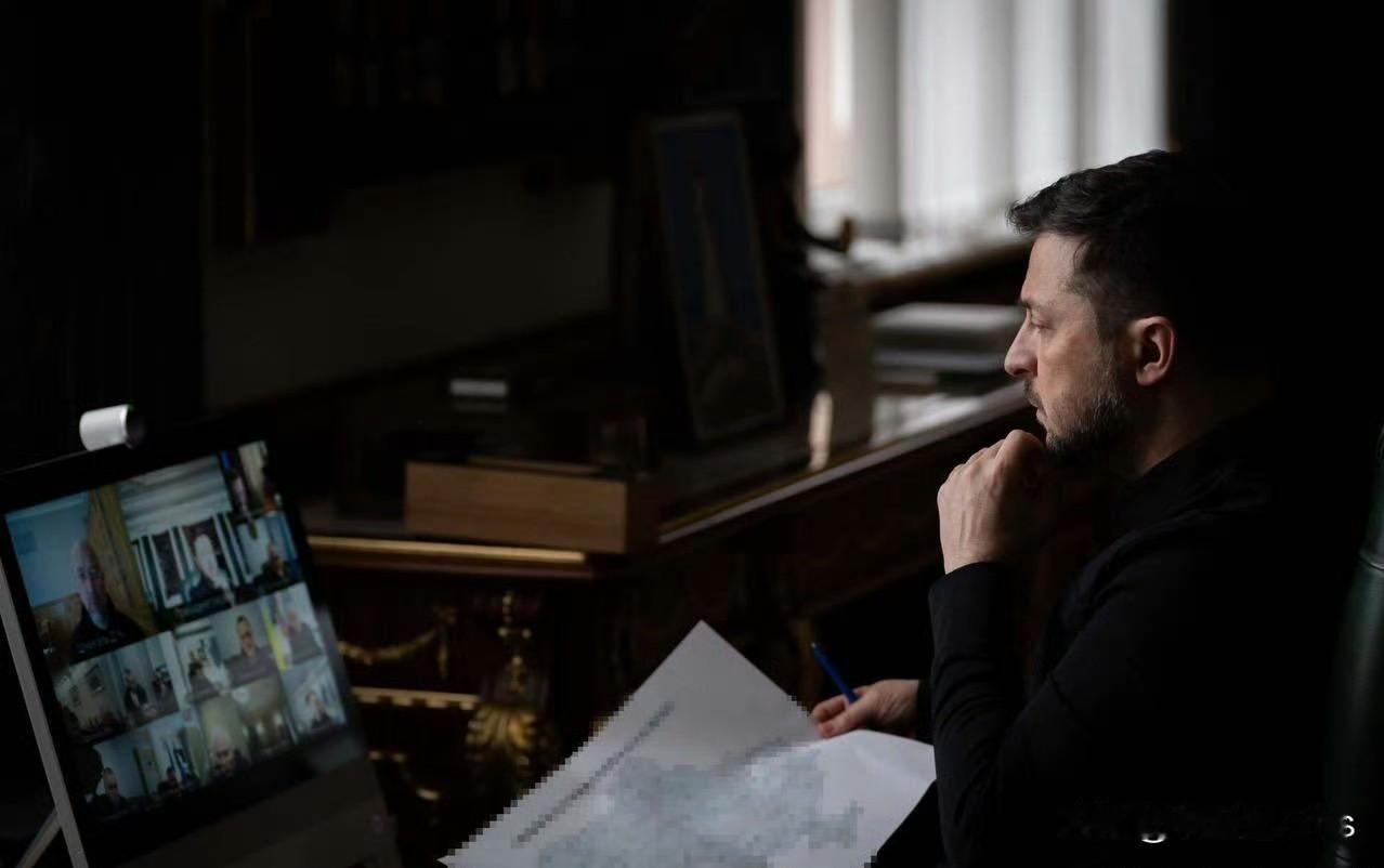 乌克兰总统泽连斯基表示，在最近一轮攻击中，俄军的目标不仅包括能源设施，还涵盖物流