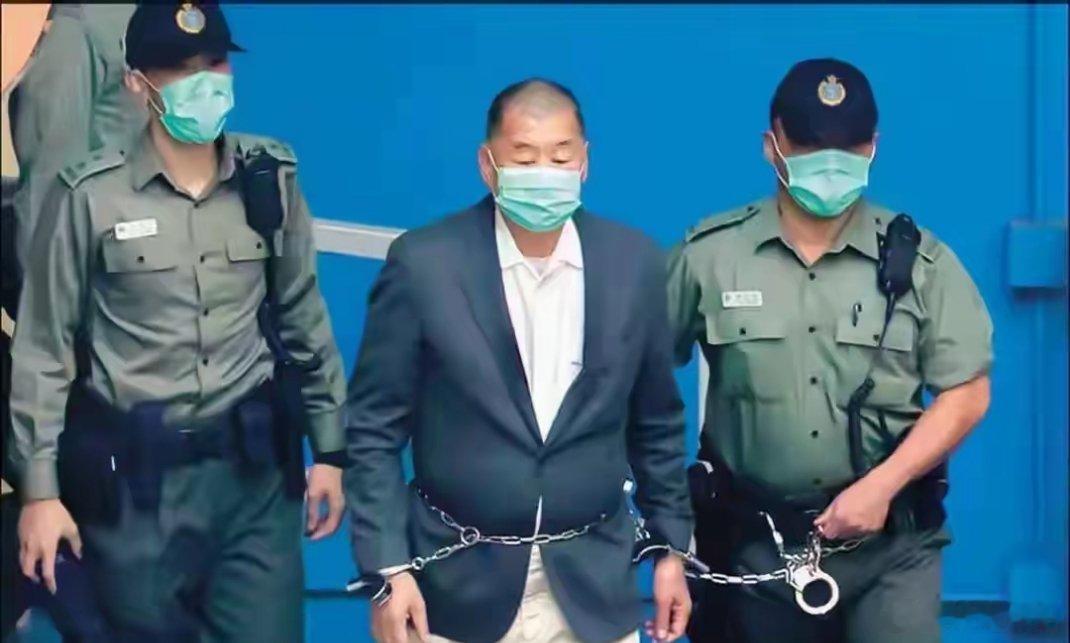 黎智英是彻头彻尾的反中乱港分子，香港特区司法机关依据本地法律对其作出判决，完全是