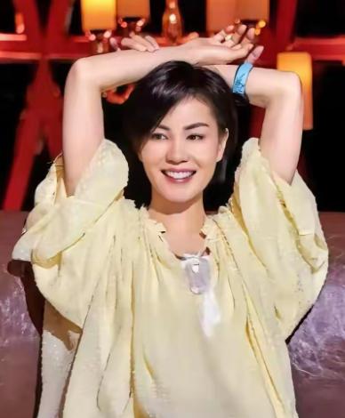 谢贤1亿遗产没提王菲被全网喊亏，查完她的真实身家，我彻底闭嘴了
 
7月20日谢