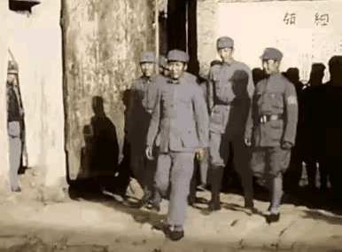中共扩大的六届七中全会于1944年5月21日至1945年4月20日在延安召开，会