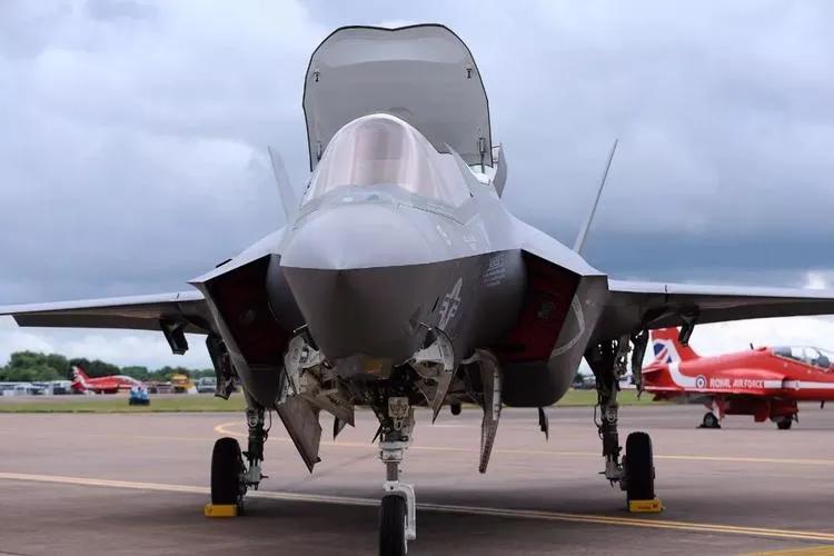 美伊战争的导火索——美军驻中东最高指挥官的简报上
      2月26日，美伊日