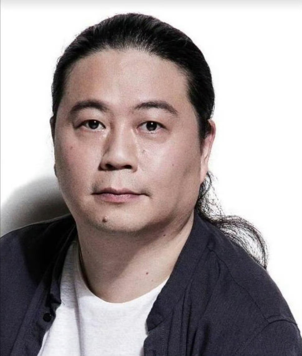 一部剧或者一部电影扑了，会有两个特点——❶向制作方维权，辱骂制作人。❷甩锅对家下