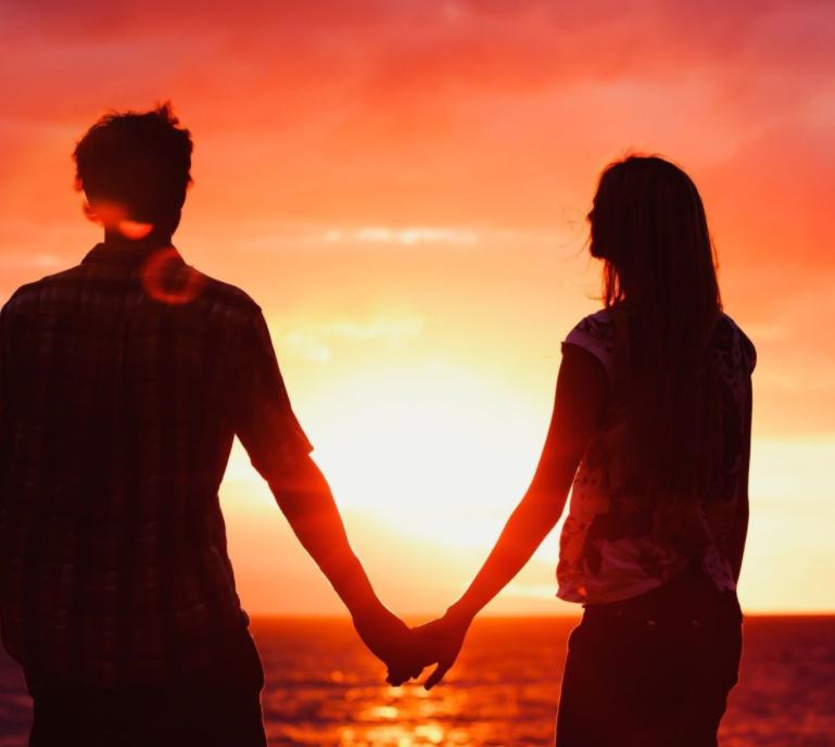 #热恋症#  你是否感受过那种心跳加速、脸颊微红的感觉？仿佛整个世界都在为你俩旋