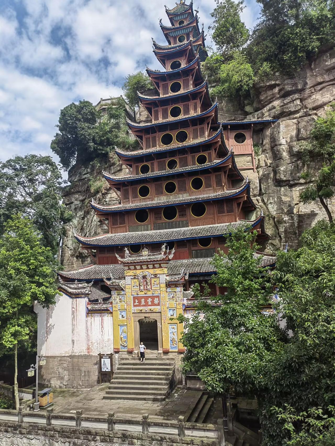 现在给朋友们分享忠县石宝寨风景图片，希望能够得到朋友们的喜欢。
       石