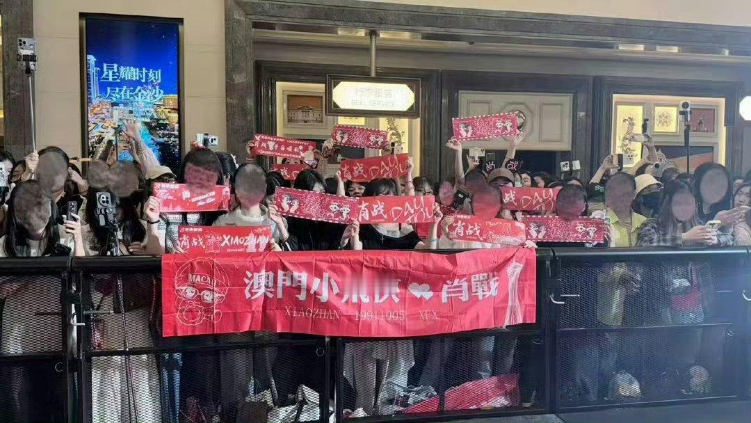 肖战工作室这个人气真的很大，肖战一直是内娱顶流般的存在，至今都无法超越，又帅又高
