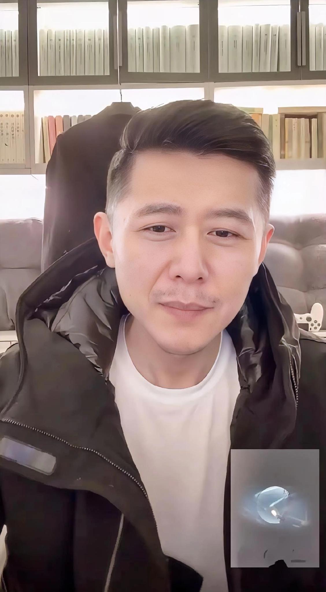 大冰直播间，
一位母亲声音发颤：“俩儿子都没了，老伴也没了。就剩一间破屋和360