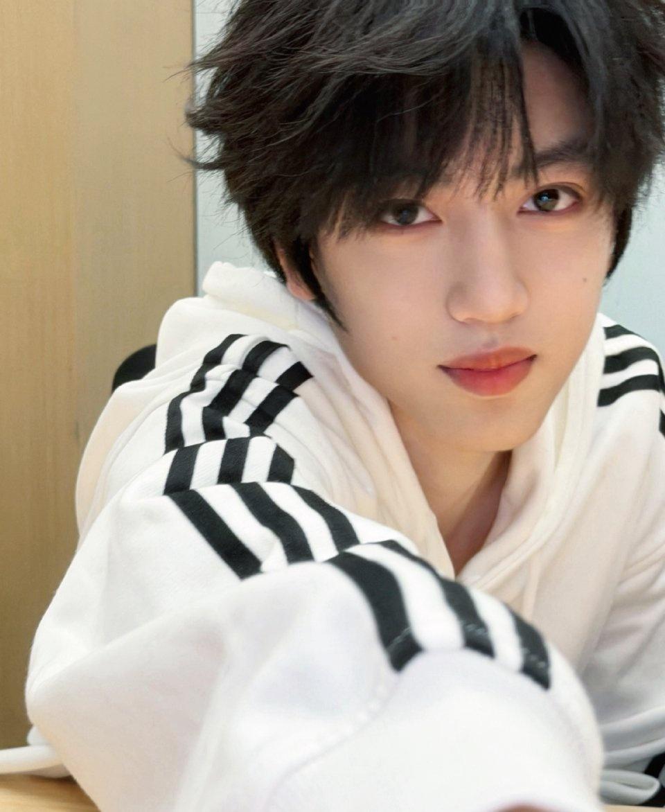 张桂源青春不落幕，少年正登场，《我们的少年时代2》里，顾晨阳与张桂源双向奔赴。张