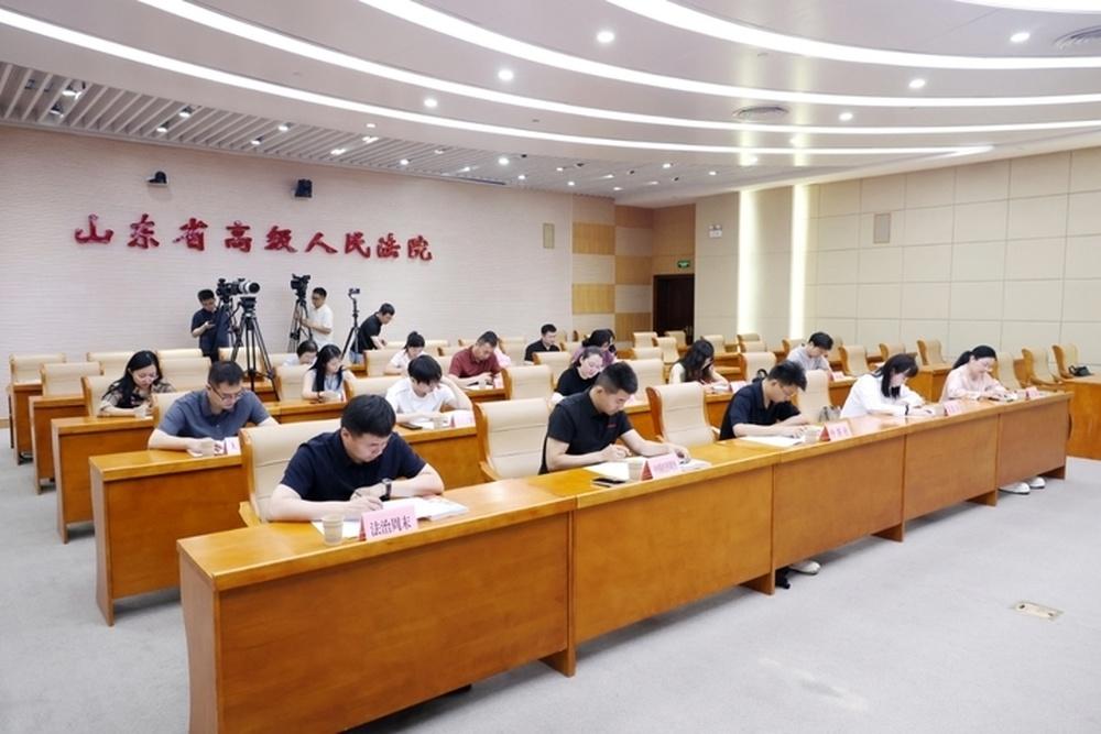 6月1日上午，山东省高级人民法院召开全省法院未成年人保护工作新闻发布会，发布未成