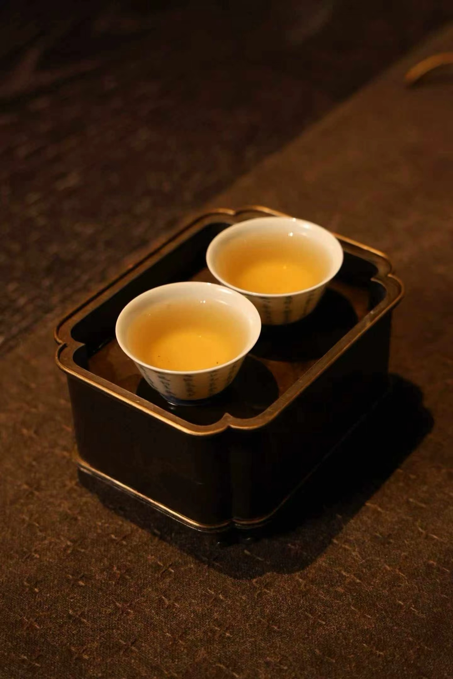 品茶赏器交友  人生如茶，放下便是拥有。 