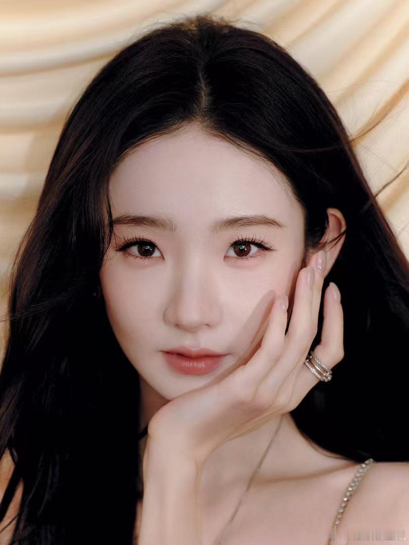 张艺凡张艺凡chua地一下撞飞范丞丞全程猝不及防！谁能想到张艺凡冲得这么迅猛 