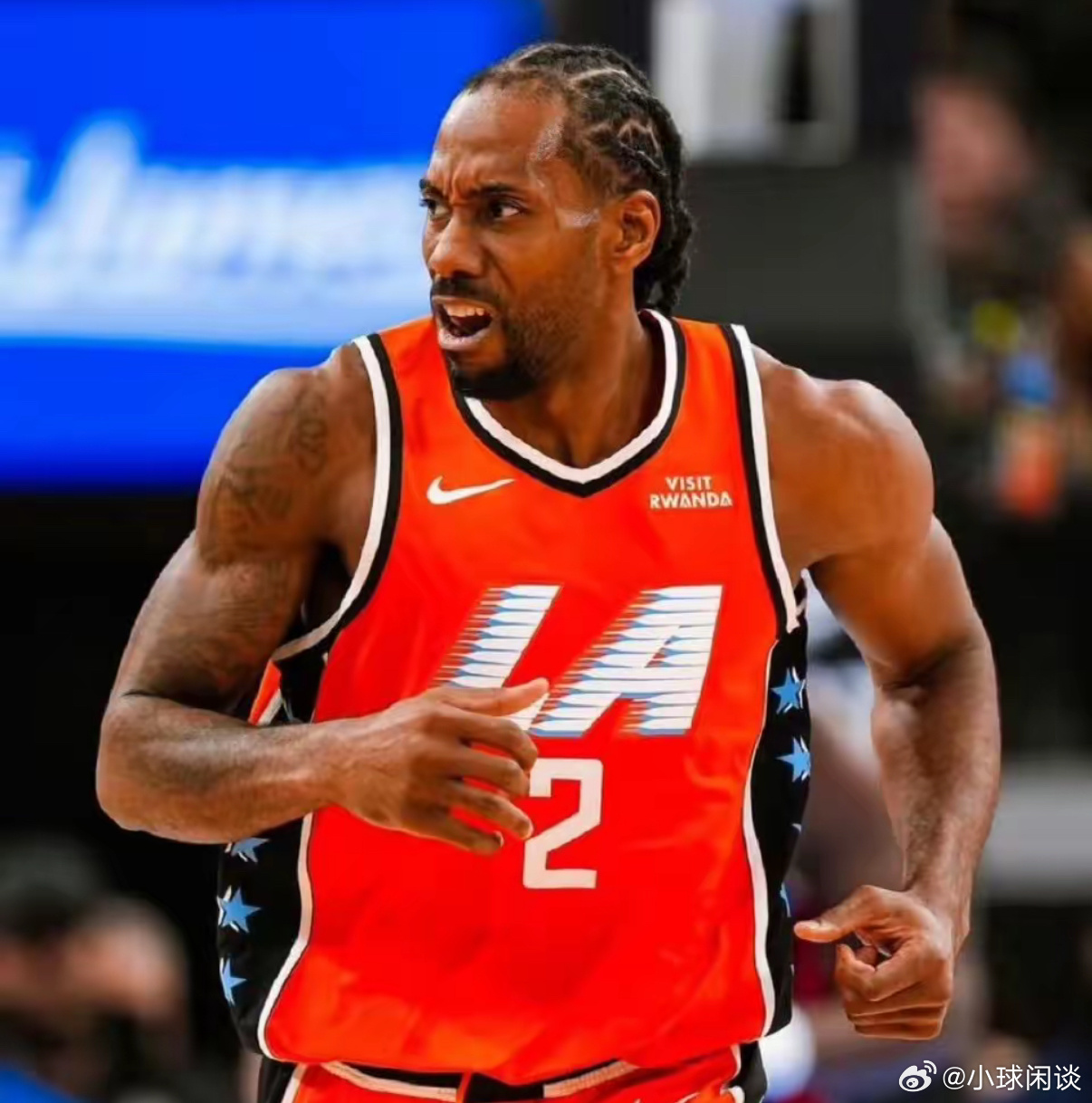 知名美媒在过去12场比赛中，科怀的表现如下：• 得分榜全联盟第一（场均32.7分