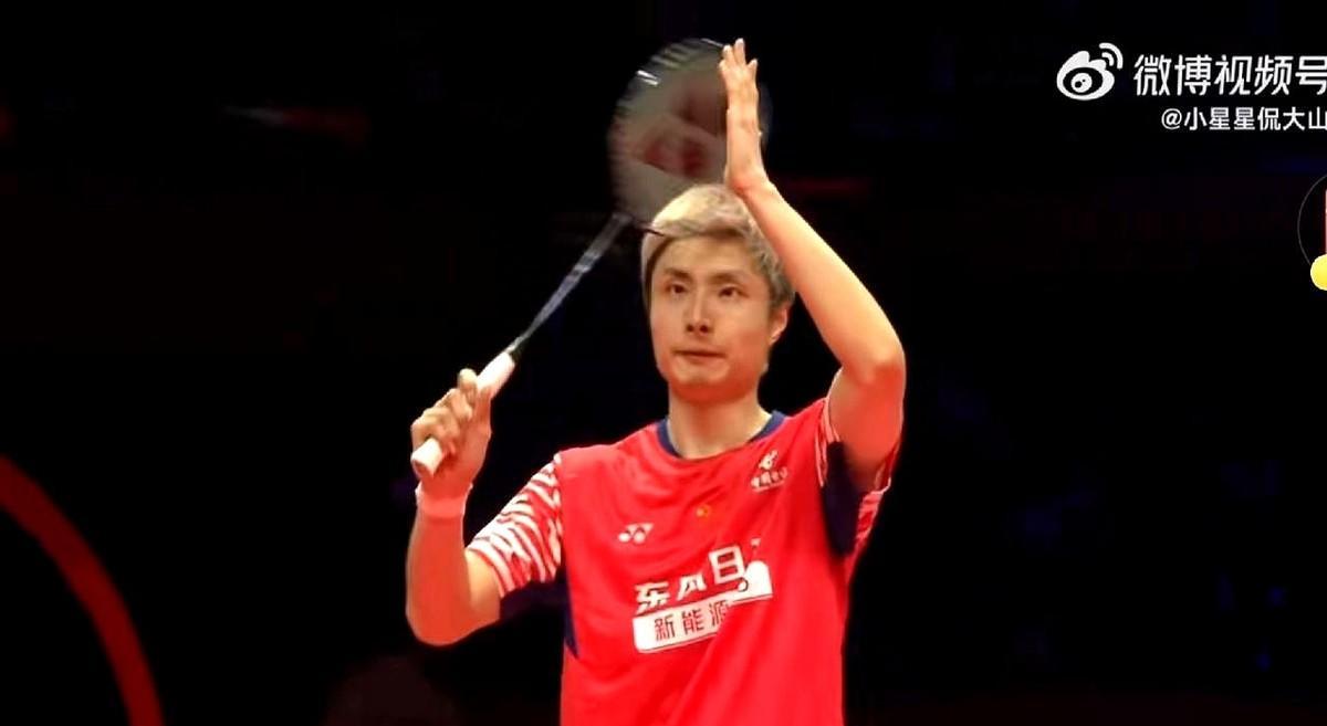 别再骂他们打假球了。
你看到的，是一场顶级运动员心照不宣的“节能谈判”。
石宇奇