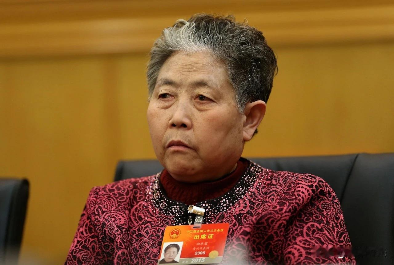 老干妈辣椒酱
堪称“下饭神器”
我没胃口时
全靠它拯救
曾工作疲惫不想做饭
煮碗