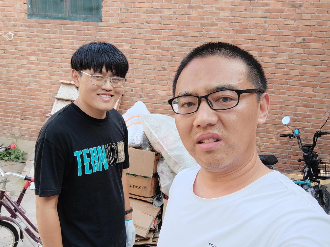 在网络上我的人设彻底崩塌，弟弟的人设却越来越好，所以弟弟给我提了一些建议，我听起
