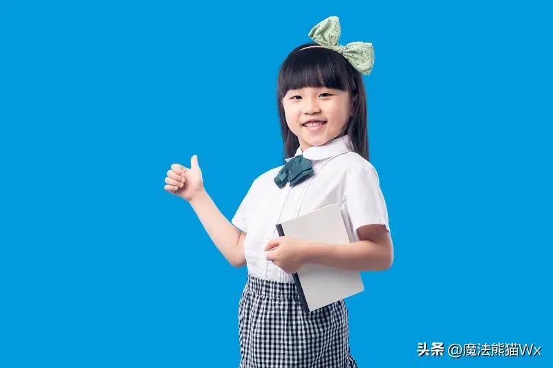 对一个孩子来说,什么是好的教育?
 对一个孩子来说，好的教育绝不是只看成绩。
好