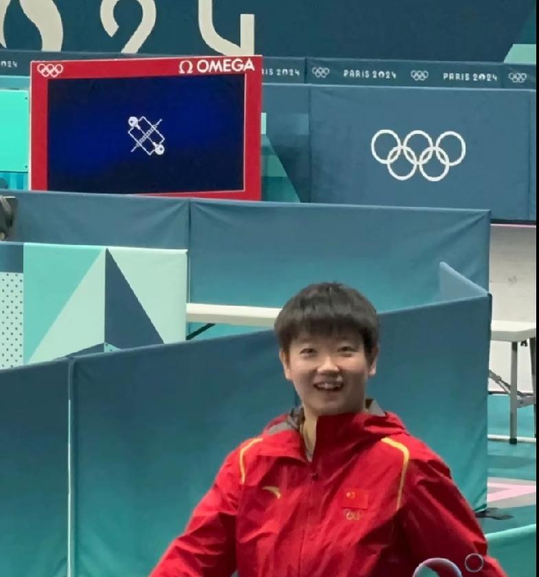 她是我的心理医生，一看我宝心情就好！怎么会有这么可爱的女孩啊！我这么抠抠搜搜的人