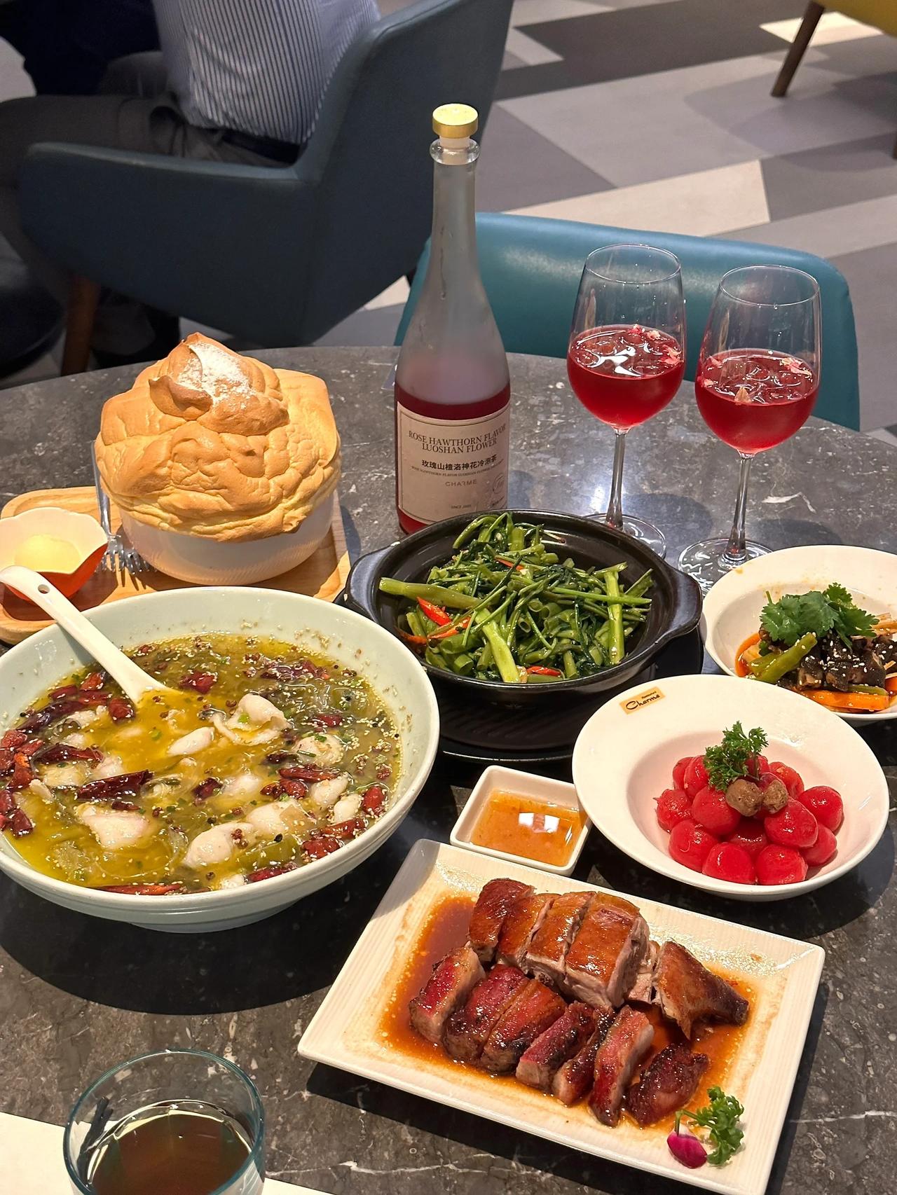 喂！！广州人出来解释一下呢……


怎么一家粤菜店的舒芙蕾那么那么好吃啊！！
在