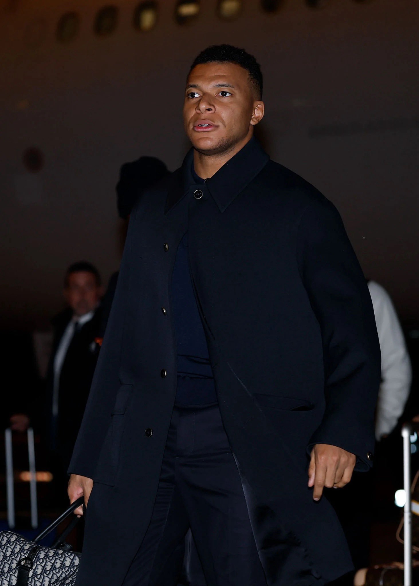 你咋不早说你穿黑色大衣这么好看 简直有大衣nb症 