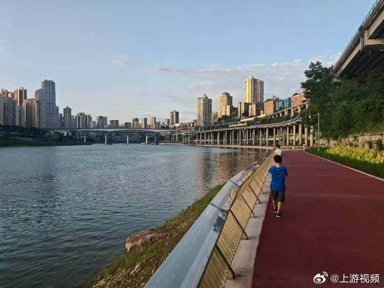 #李子坝临江绿道入选美丽山城绿道# 【美丽重庆治理新答卷丨李子坝临江绿道：串珠成