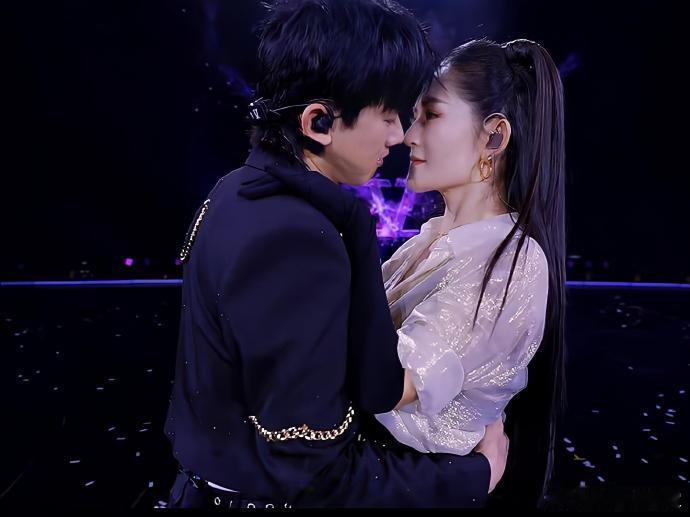 张杰谢娜给嫣然医院捐赠过病房 被这对夫妻的低调善举暖到！早年间捐赠嫣然病房，遇事