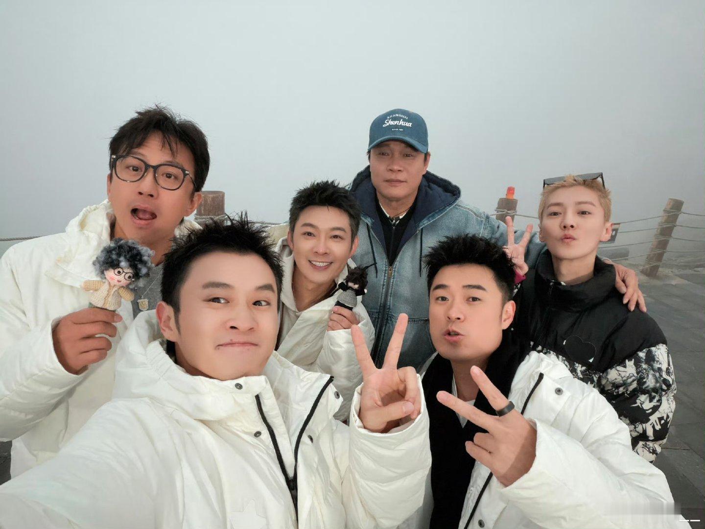 鹿晗起哄邓超陈赫陈赫问邓超鹿晗你摸我干啥 邓超无意碰了陈赫，换来了一句“你摸我干