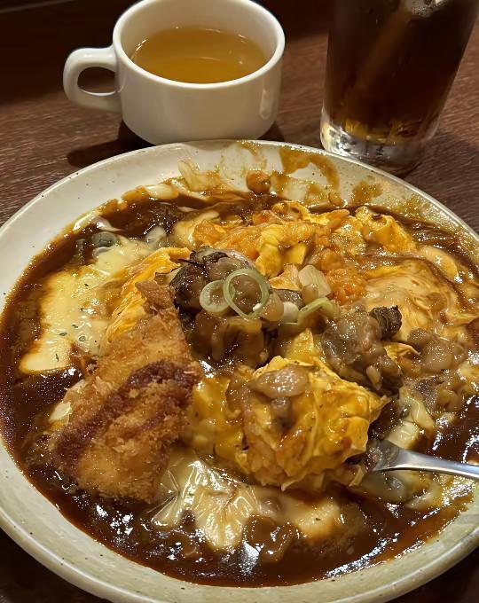 看着就香，全是油、能量、碳水，感觉日本人饮食走极端，要不就特别素，要不就跟这个似