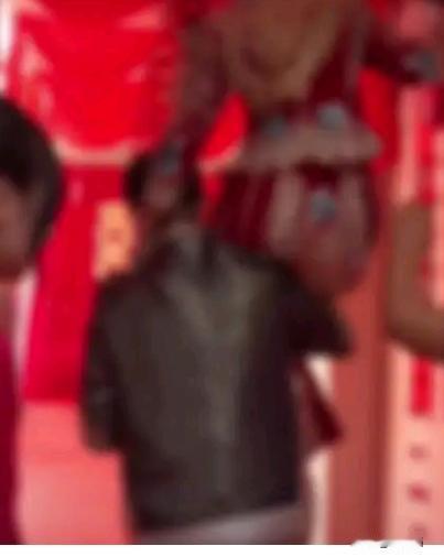 老婆出轨了我朋友，我们和平离婚了，老婆和朋友对我千恩万谢，拉着朋友高高兴兴的走了