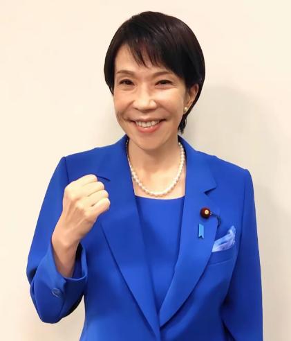 高市早苗再也控制不住自己的表情了，在采访时，她大声喊道：中国的行为是毫无道理的，