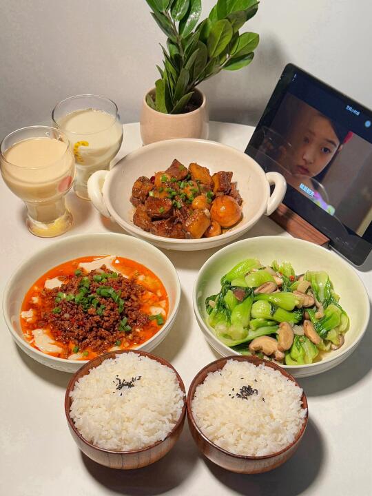 情侣二人食❣️今天吃红烧排骨卤蛋 肉末豆花