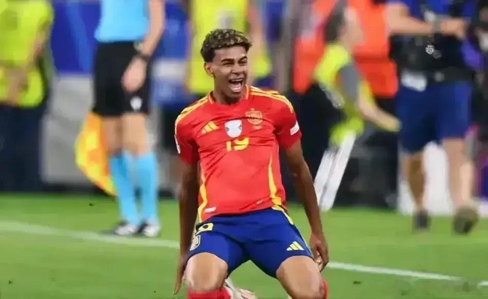 内马尔赛后激动落泪足球围观世界杯 内马尔终于登场！时隔三年，我们差点就忘了桑巴军